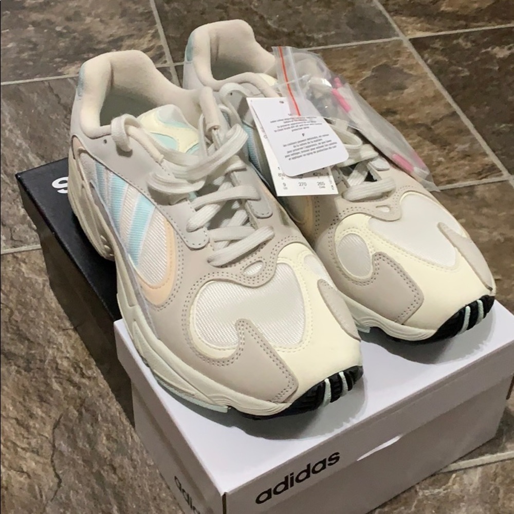 NWT Adidas Yung 1 Off white mint size 9US Mens